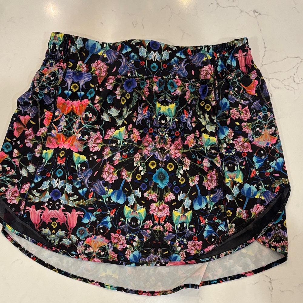 Lululemon Hotty Hot High-Rise skirt